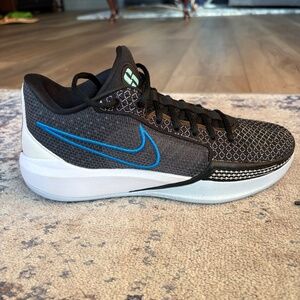 Nike Sabrina 1 Black with Blue Highlights size 9 women’s